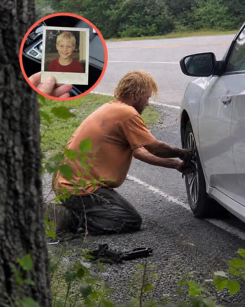 Un Homme sans-abri M’a Aidé à Changer un Pneu à Plat sur la Route 9 Où Mon Fils a Disparu il Y a 20 Ans – Ce qu’Il a Laissé sur Mon Siège Passager M’a Amené à Mes Genoux